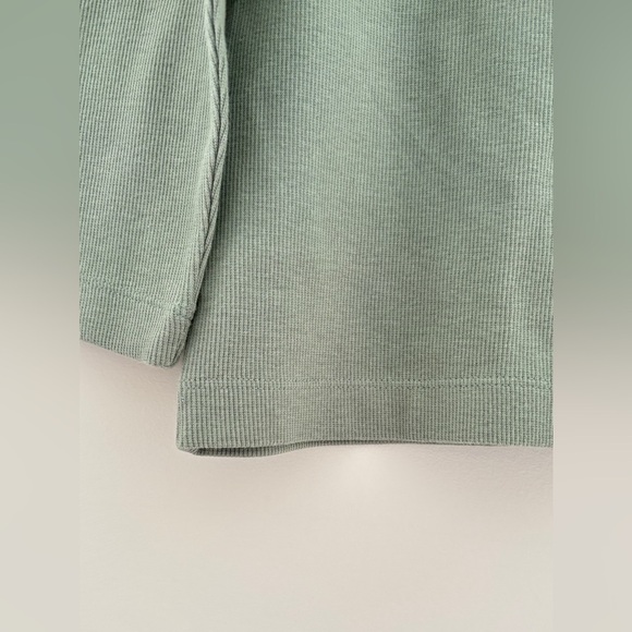 Vintage Talbots Size Medium Ribbed Tee Long Sleeve Sage Green Layering Everyday - Picture 4 of 9